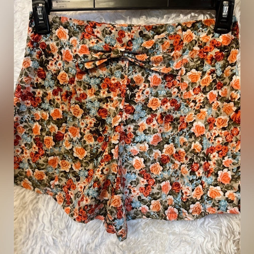 ❤️❤️LIKE NEW -MONTEAU LOS ANGELES SUPER CUTE FLORAL SHORTS SZ M❤️❤️